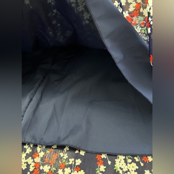 NWT - Cupshe Cicely Ditsy Floral V-Neck Mini Dress - Size M - Picture 13 of 14